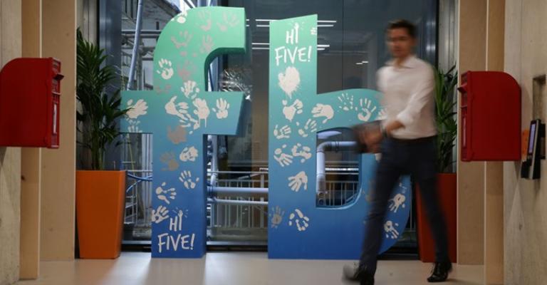 فيسبوك لا يهتم بك بل بنفسه فيسبوك لا يهتم بك بل بنفسه