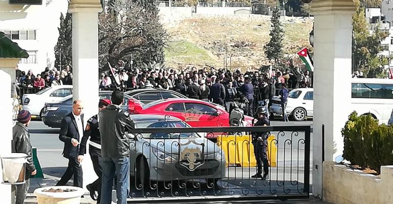 المزارعون يعتصمون أمام "النواب"