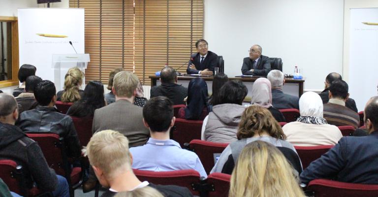 السفير الصيني: "لا نضع شروطاً سياسية مسبقة مقابل تقديم الدعم للأردن" السفير الصيني: "لا نضع شروطاً سياسية مسبقة مقابل تقديم الدعم للأردن"