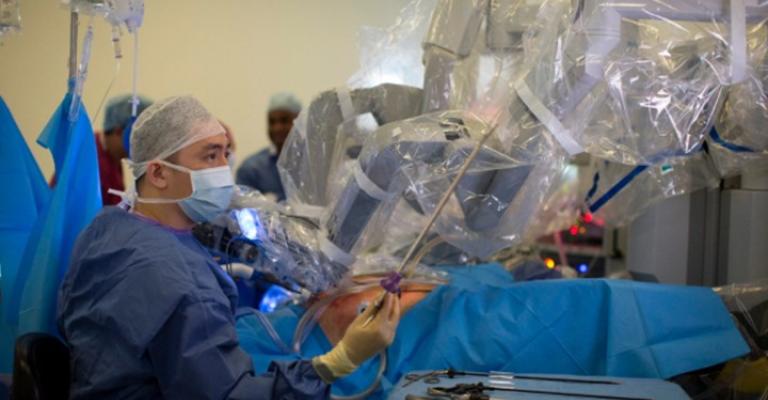 هل تسلم نفسك لعملية جراحية تحت روبوت؟ هل تسلم نفسك لعملية جراحية تحت روبوت؟