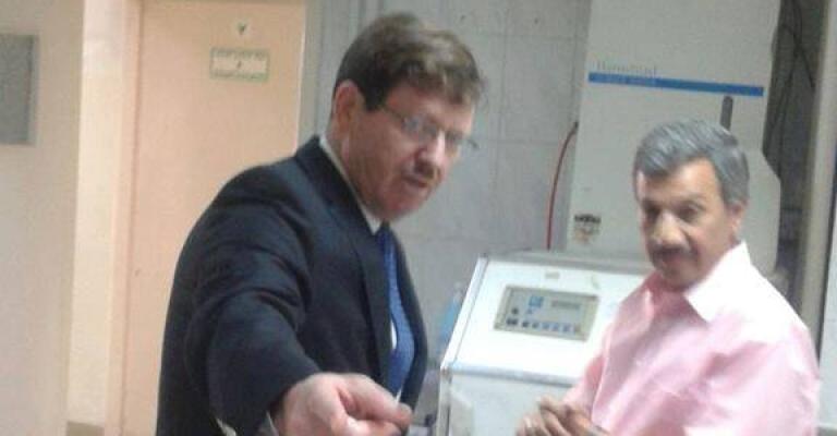 وزير الصحة يدعو للرقابة على البيئة والمياه خلال الصيف وزير الصحة يدعو للرقابة على البيئة والمياه خلال الصيف