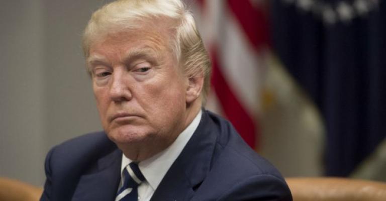 ترامب يصادق على مساعدات للمملكة بقيمة (1,525) مليار دولار ترامب يصادق على مساعدات للمملكة بقيمة (1,525) مليار دولار