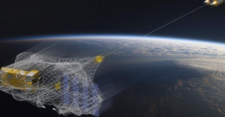 باحثون يجربون استخدام الرماح لجمع النفايات الفضائية