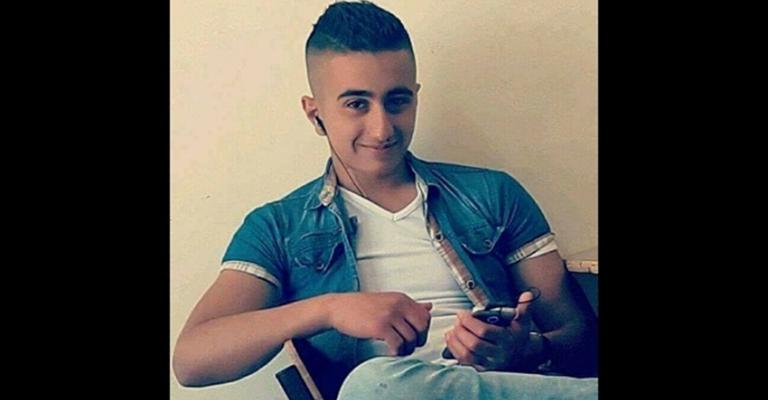 الطالب "ابوزينة" يعاني من توقف الجزء الأيمن من جسده