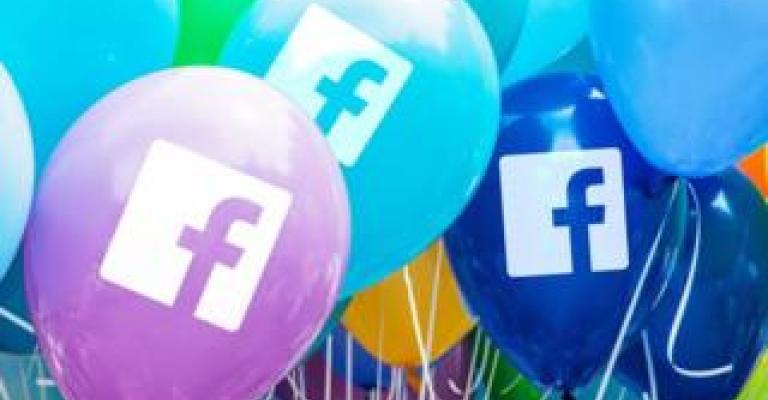 فيسبوك يعتذر عن ظهور بالونات على تعليقات زلزال "لومبوك"