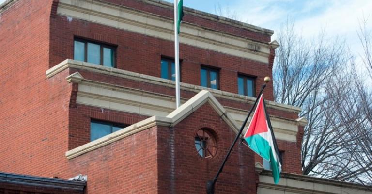 ترامب يغلق مكتب منظمة التحرير بواشنطن.. هكذا علّق عريقات