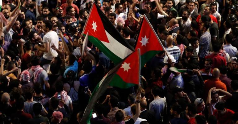 الحكومة تصطدم بجدار شعبي بالمحافظات