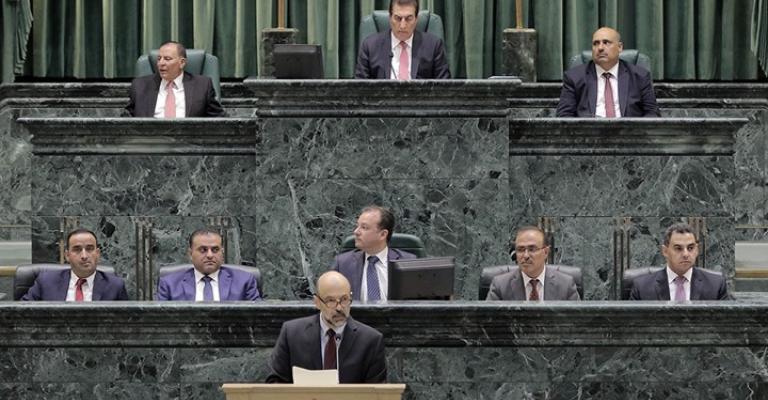 الحكومة تنقل معركة "ضريبة الدخل" إلى مجلس النواب الحكومة تنقل معركة "ضريبة الدخل" إلى مجلس النواب