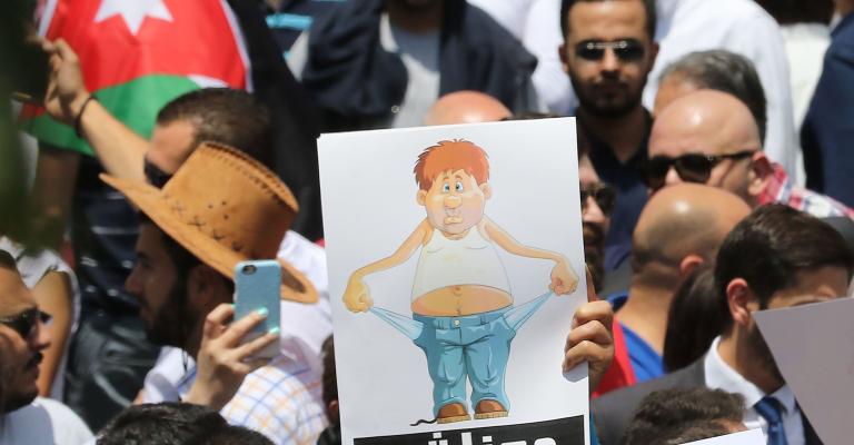 مطالب بتأجيل تطبيق " ضريبة الدخل "