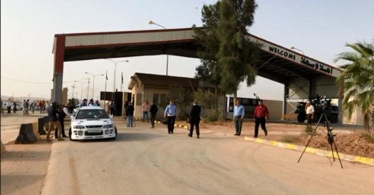 30 شركة تخليص تباشر عملها في معبر جابر