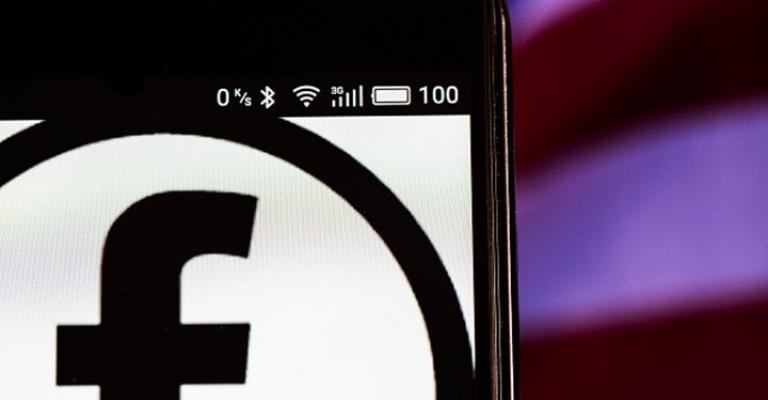 كيف تسبب "فيسبوك" في خسارة مئات الصحفيين لوظائفهم