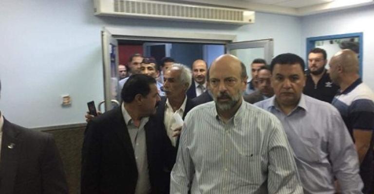 الرزاز يتفقد مصابي البحر الميت في مستشفى الشونة الجنوبية