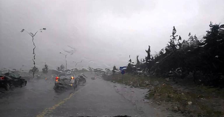 تحذیرات من خطر السیول مع استمرار المنخفض الجوي تحذیرات من خطر السیول مع استمرار المنخفض الجوي