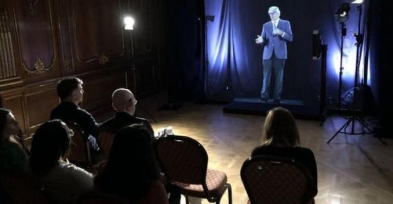 تقنية "هولوغرام" تجسد أساتذة جامعيين أمام طلبتهم بدون حضورهم