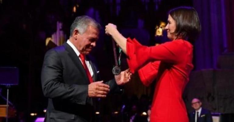 الملك يتسلم جائزة تمبلتون