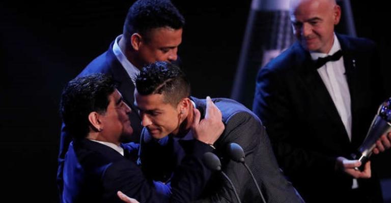 مارادونا يدعي معرفة سبب بيع بيريز لرونالدو