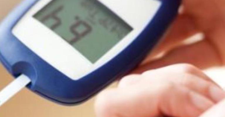 جهاز لقياس نسبة السكر عبر إشارات ضوئية