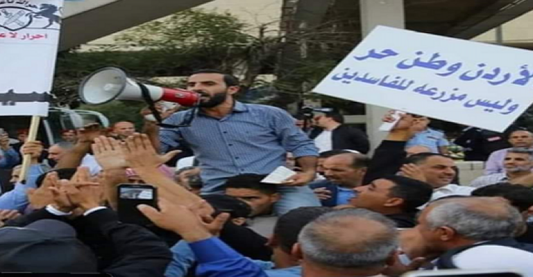 الإفراج عن ناشطين حراكيين