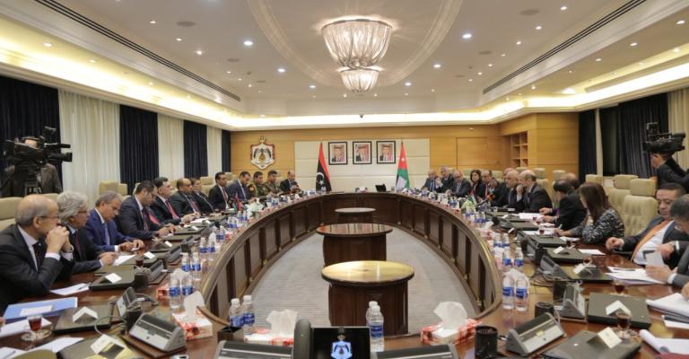 الحكومة والنقباء يتفقون على إلغاء العمل بنسب التقييم في ديوان الخدمة المدنية