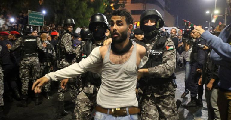 «واشنطن بوست»: حراكٌ شبابي لم يشهده الأردن من قبل..