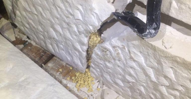 ضبط ٣٠٠ ألف حبة كبتاجون مخدرة مخبأة داخل قطع من حجر البناء