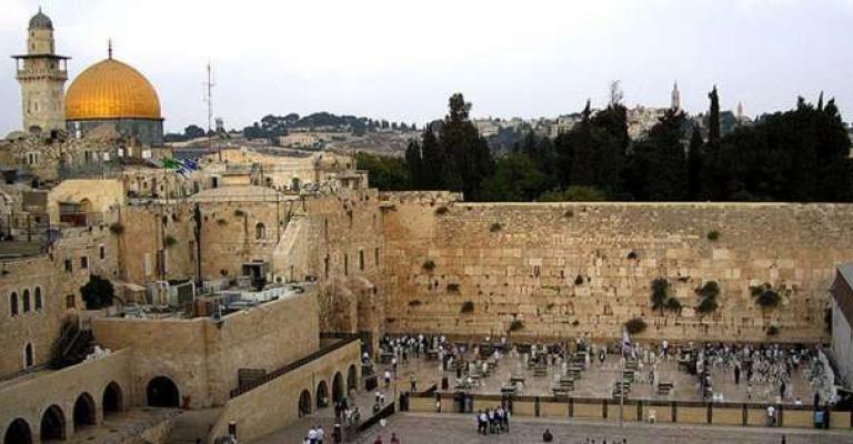 الاردن يدين قيام الاحتلال بنصب أعمدة خشبية وهياكل معدنية بالقرب من حائط البراق