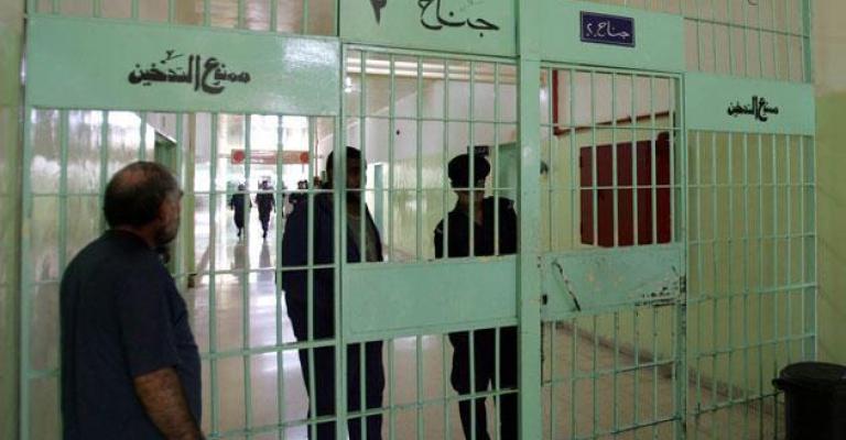 توقيف وزير سابق ومدير جمارك سابق ومسؤولين في قضية الدخان