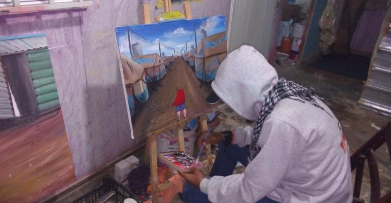 رغم اللجوء.. سوري يحيي المسرح داخل الزعتري