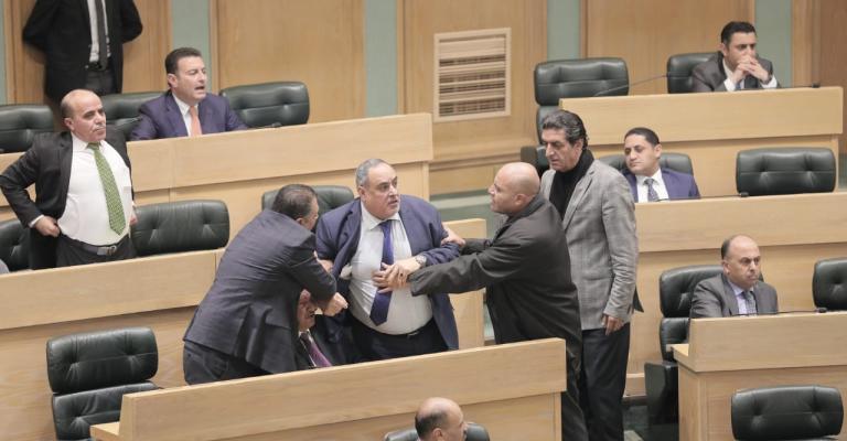 مشادة كلامية بين النواب بسبب مدير التلفزيون السابق مشادة كلامية بين النواب بسبب مدير التلفزيون السابق