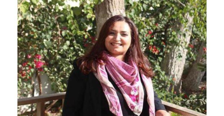 فنجان قهوة مع مديرة راديو البلد عطاف الرضوان