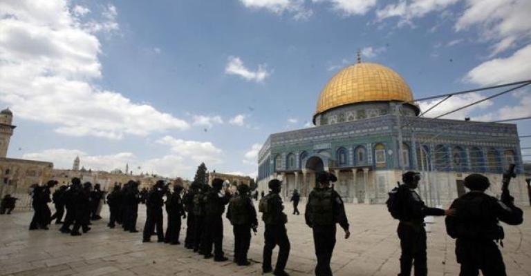 مستوطنون متطرفون يقتحمون باحات الاقصى مستوطنون متطرفون يقتحمون باحات الاقصى