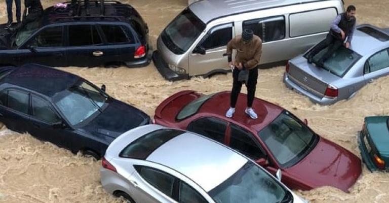 غرق شوارع في وسط البلد عمان (فيديو)