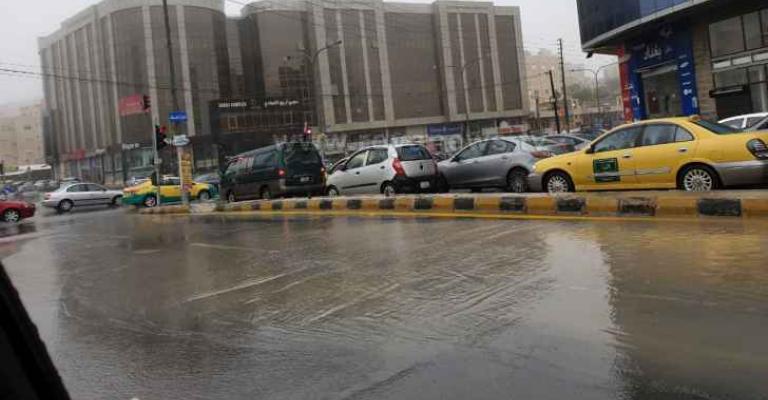 زخات رعدية غزيرة تبدأ بعد ظهر الثلاثاء