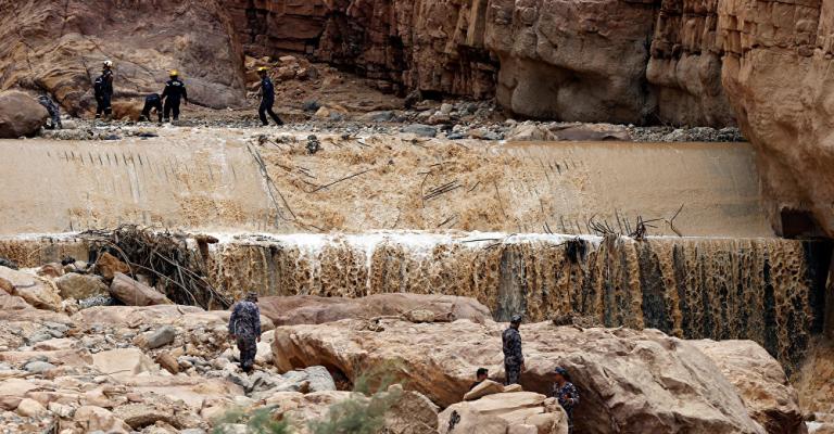 المياه تحذر من بدء تسييل مياه سد الملك طلال والوالة المياه تحذر من بدء تسييل مياه سد الملك طلال والوالة