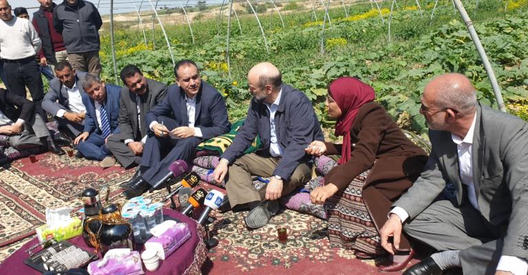 الرزاز: الحكومة ستقوم بصرف التعويضات لمزارعي وادي الاردن المتضررين (صور) الرزاز: الحكومة ستقوم بصرف التعويضات لمزارعي وادي الاردن المتضررين (صور)