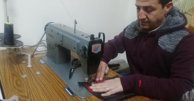 لاجئ سوري يحصل على براءة اختراع في مخدة للركبة لاجئ سوري يحصل على براءة اختراع في مخدة للركبة