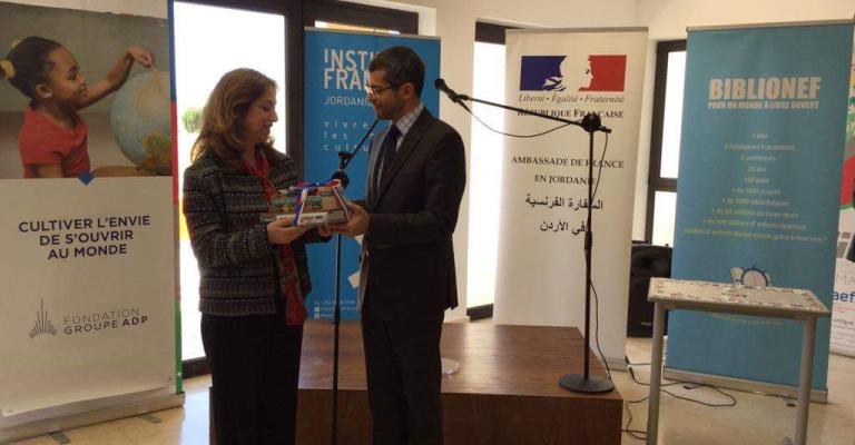 توزيع 5000 كتاب باللغة الفرنسية على الهيئات التدريسية الأردنية توزيع 5000 كتاب باللغة الفرنسية على الهيئات التدريسية الأردنية