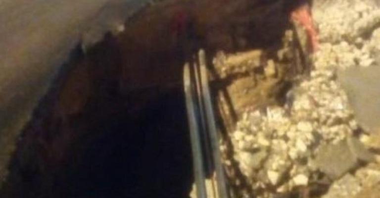 الامانة : إلإنهيار في كتف لوب النشا جاء نتيحة وجود عبارة تصريف مياه أمطار قديمة