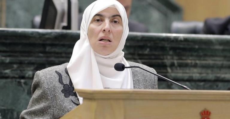 النائب ديمة طهبوب: الرزاز لم يلتزم بتعهده