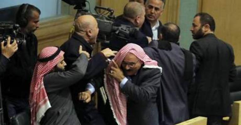 اشتباك بين النائبين خالد الفناطسة وطارق خوري