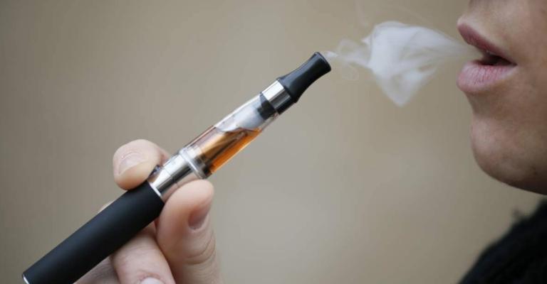 توجه للسماح بإدخال السجائر الإلكترونية للأسواق المحلية