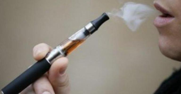 "المستهلك" ترفض توجه الحكومة لـ "قوننة" السجائر الإلكترونية "المستهلك" ترفض توجه الحكومة لـ "قوننة" السجائر الإلكترونية