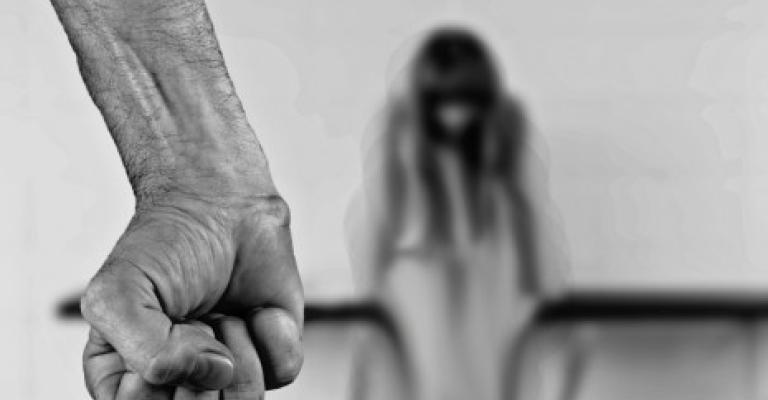 هكذا قتل الاب ابنته في الزرقاء.. «عذبها حتى ساعات الفجر» هكذا قتل الاب ابنته في الزرقاء.. «عذبها حتى ساعات الفجر»