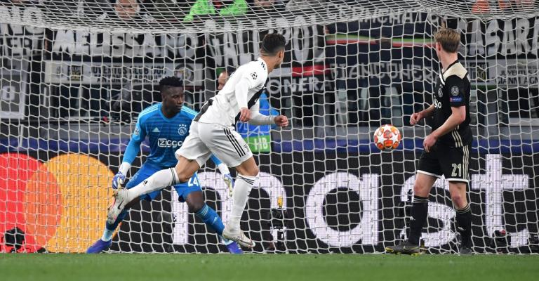 ياكس يضيف يوفنتوس ورونالدو إلى ضحاياه ياكس يضيف يوفنتوس ورونالدو إلى ضحاياه