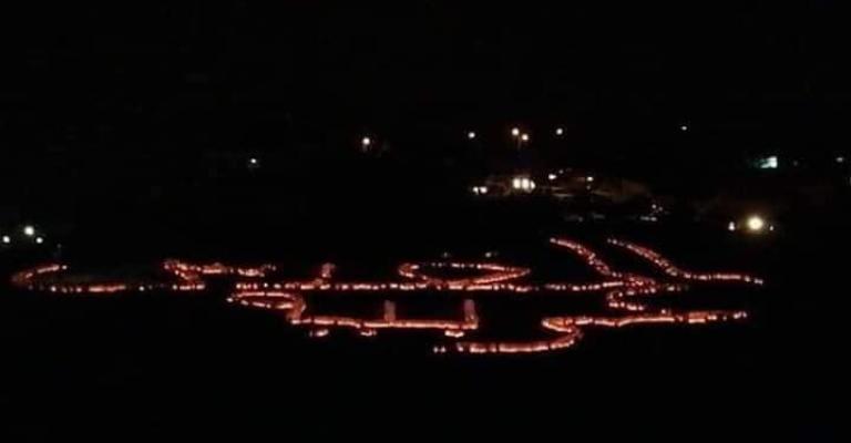 22 الف شمعة تنير جبال السلط "القدس عربية" (صور) 22 الف شمعة تنير جبال السلط "القدس عربية" (صور)