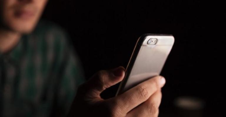 انتبه من هذه العادات... تحدّ من عمر هاتفك انتبه من هذه العادات... تحدّ من عمر هاتفك