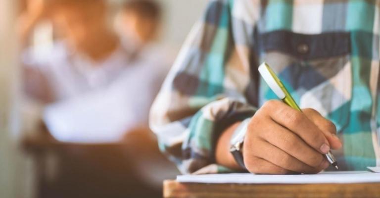 الإفتاء تبين حكم الإفطار في رمضان بسبب الامتحانات