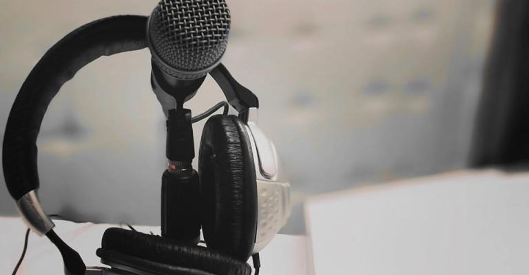 شمعة” كل ثلاثاء في برنامج طلة صبح على اثير راديو البلد” شمعة” كل ثلاثاء في برنامج طلة صبح على اثير راديو البلد”