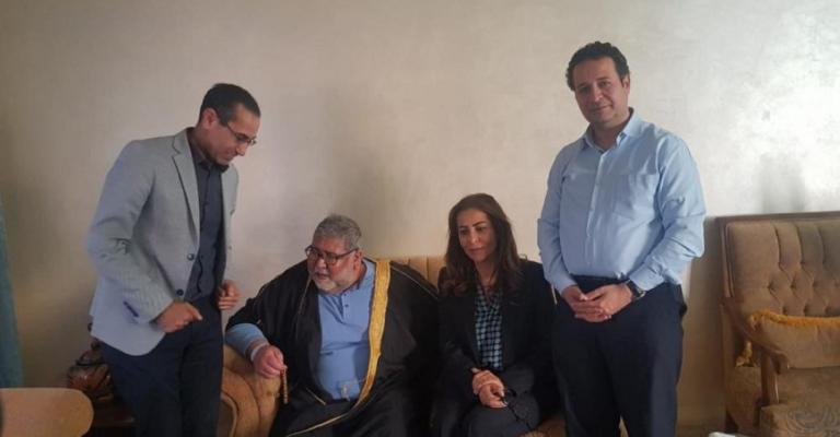 محمد أبو رمان وجمانة غنيمات يعودان الشاعرَ والكاتب أمجد ناصر في بيته (صورة)