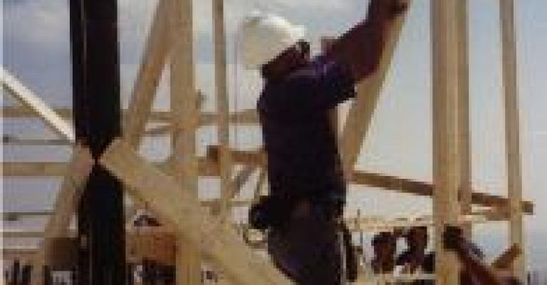 مواقف متباينة لاتحاد العمال من قرار رفع الأسعار مواقف متباينة لاتحاد العمال من قرار رفع الأسعار